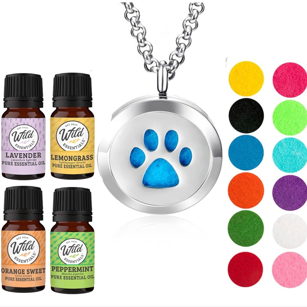 *NIB* Pawprint Pendant Aromatherapy Gift Set
